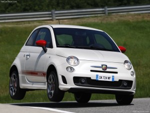 Fiat-500_Abarth_2009_800x600_wallpaper_06
