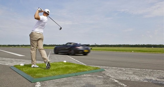david-coulthard-world-record David Coulthard Breaks World Record: Catches Golf Ball in Mercedes-Benz SLS