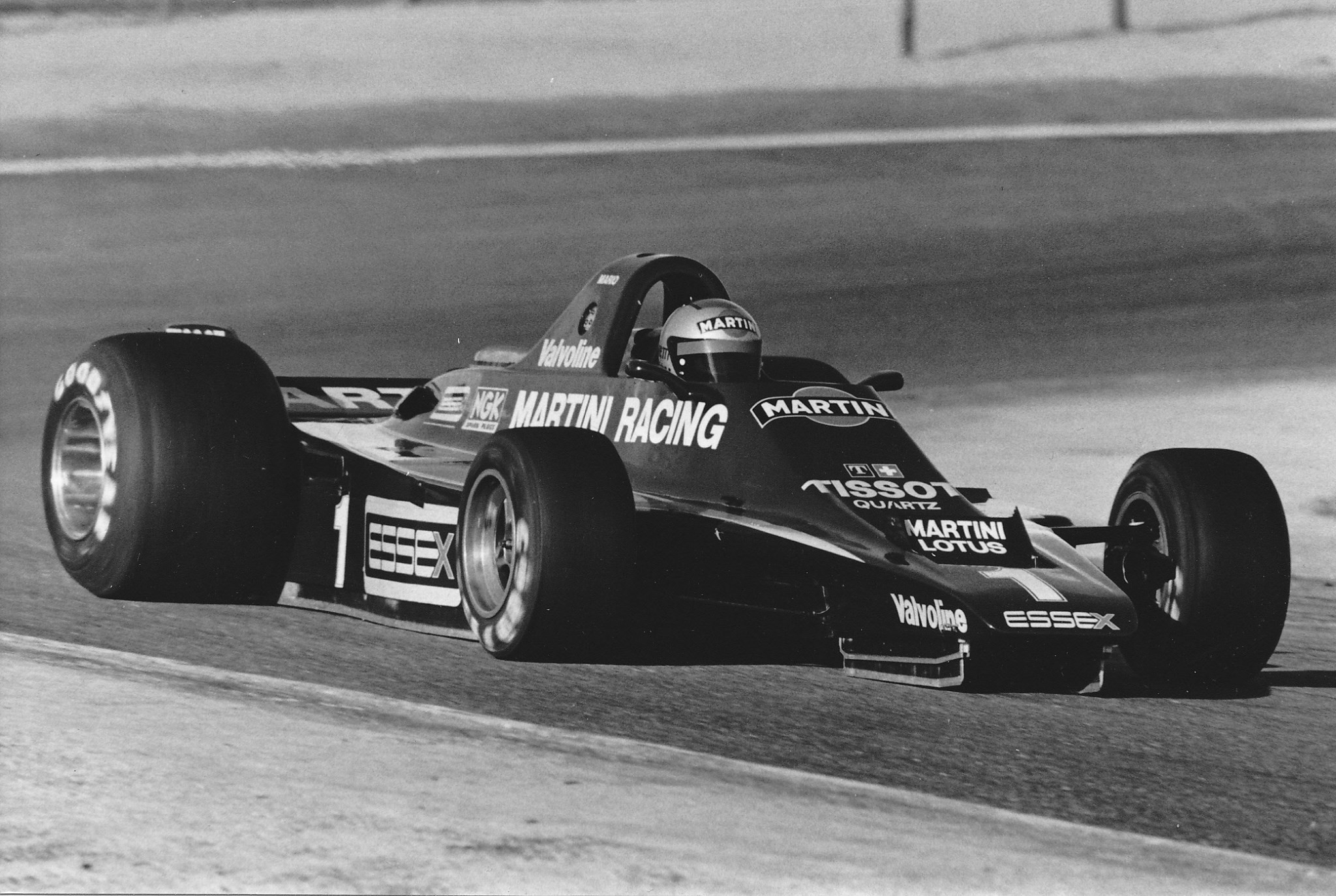 mario-andretti-Lotus-80.jpg