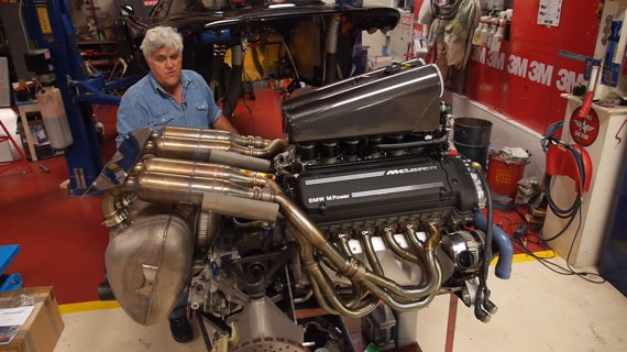Taking the Engine Out of a McLaren F1 - Motorsport Retro
